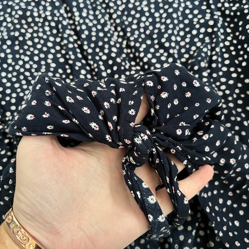 Beachlunchlounge Front Tie V-neck top high low - Picture 3 of 6